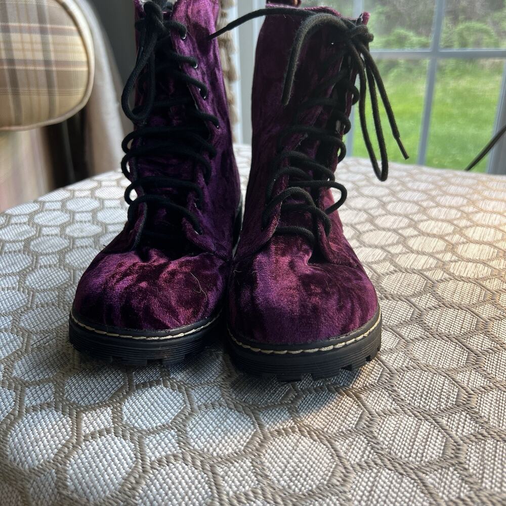dELiA*s Farrah Combat Boot Burgundy Wine Crush Velvet 8 Y2K Grunge Festival 90’s - Picture 3 of 9